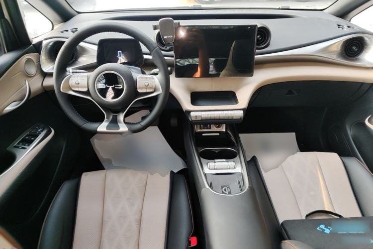 Used BYD Dolphin 2023 420 km Fashion Edition Center Console