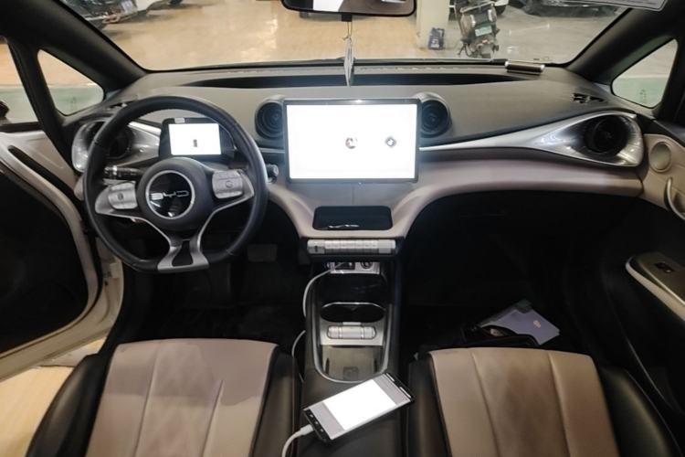 Used BYD Dolphin 2023 420 km Fashion Edition Center Console