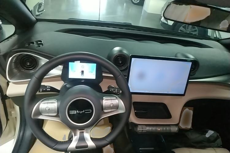 Used BYD Dolphin 2023 420 km Fashion Edition Center Console