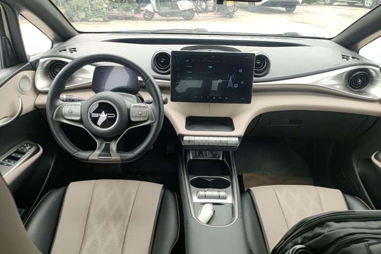 Used BYD Dolphin 2023 420 km Free Version Center Console