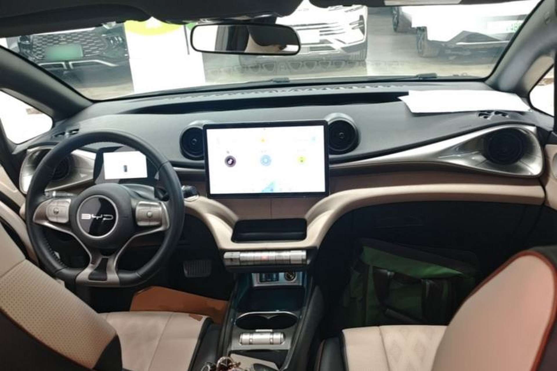 Used BYD Dolphin 2023 420 km Fashion Edition Center Console