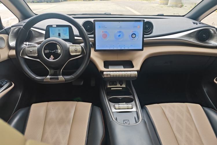 Used BYD Dolphin 2023 420 km Fashion Edition Center Console