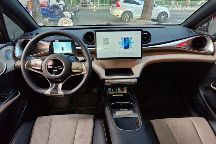 Used BYD Dolphin 2023 420 km Fashion Edition Center Console