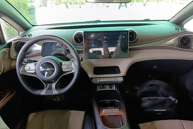 Used BYD Dolphin 2023 420 km Fashion Edition Center Console