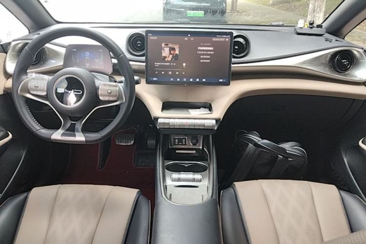 Used BYD Dolphin 2023 420 km Fashion Edition Center Console