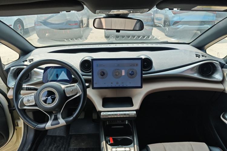 Used BYD Dolphin 2023 420 km Fashion Edition Center Console