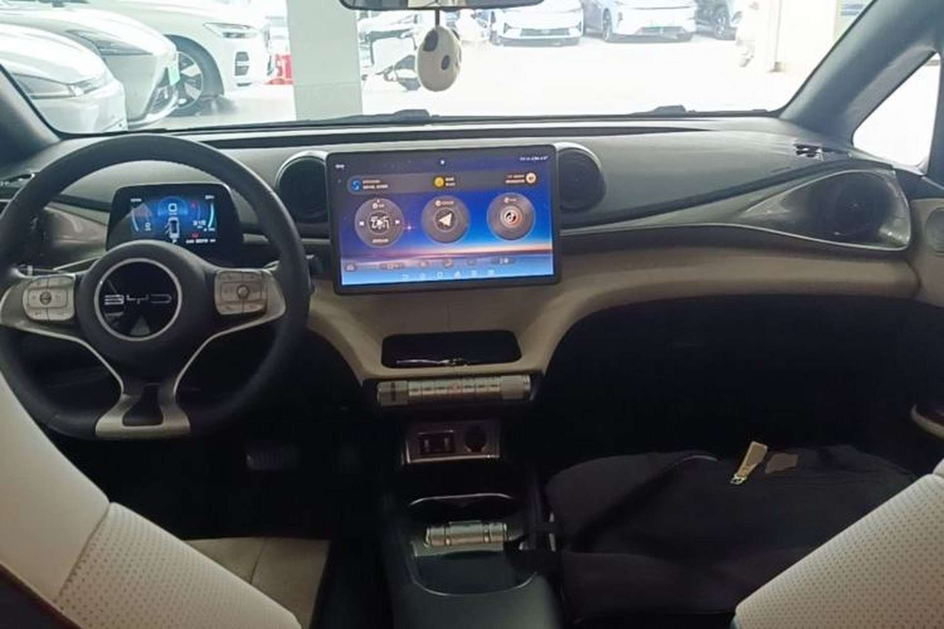 Used BYD Dolphin 2023 420 km Fashion Edition Center Console