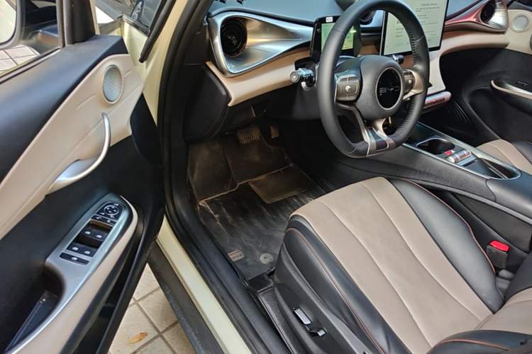 Used BYD Dolphin 2023 420 km Fashion Edition Driver Seat