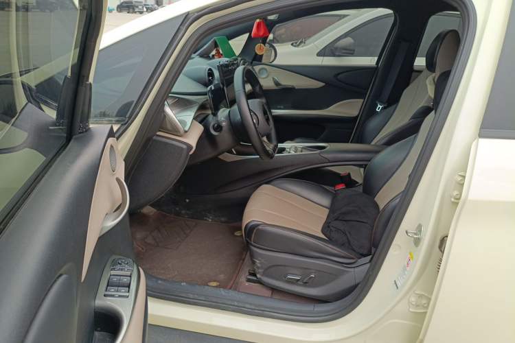Used BYD Dolphin 2023 420 km Free Version Driver Seat