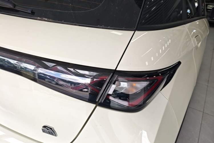 Used BYD Dolphin 2023 420 km Fashion Edition Exterior 3