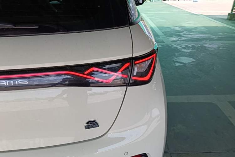 Used BYD Dolphin 2023 420 km Fashion Edition Exterior 3