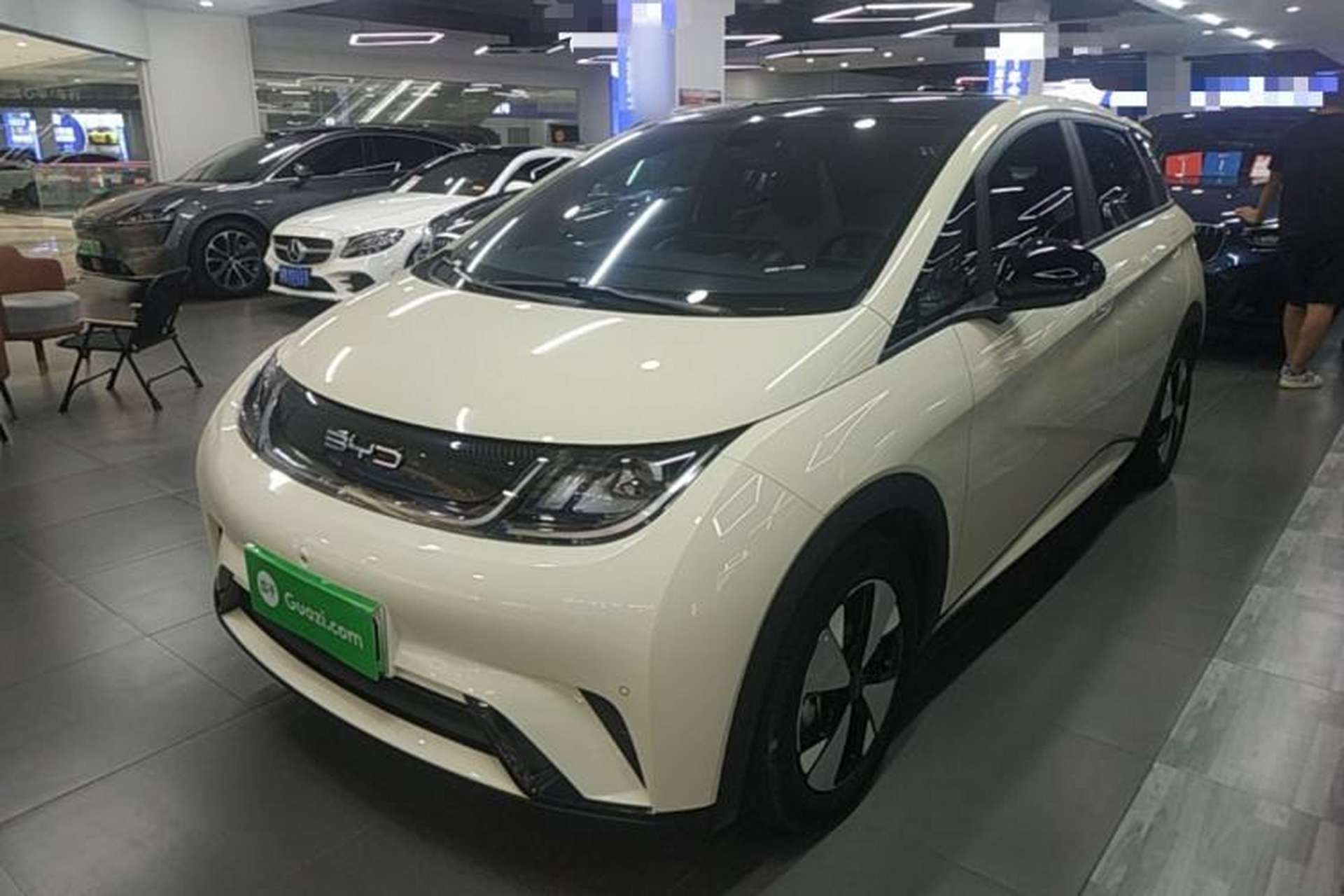 Used BYD Dolphin 2023 420 km Fashion Edition Front Left 45 Deg
