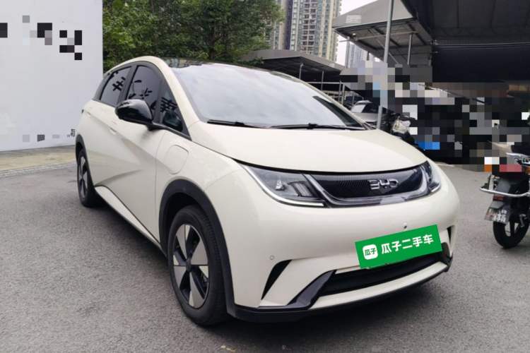 Used BYD Dolphin 2023 420 km Fashion Edition Front Right 45 Deg