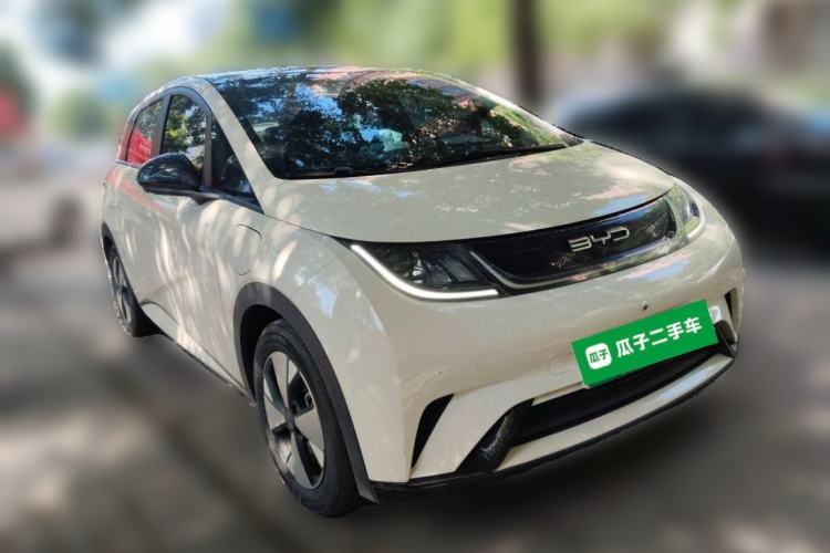 Used BYD Dolphin 2023 420 km Fashion Edition Front Right 45 Deg