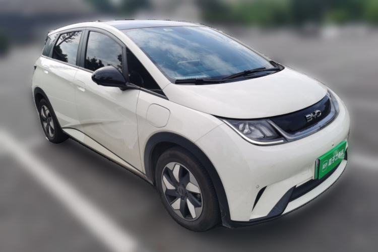 Used BYD Dolphin 2023 420 km Fashion Edition Front Right 45 Deg