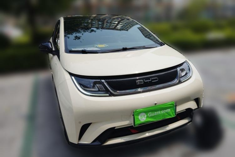 Used BYD Dolphin 2023 420 km Fashion Edition Front Right 45 Deg