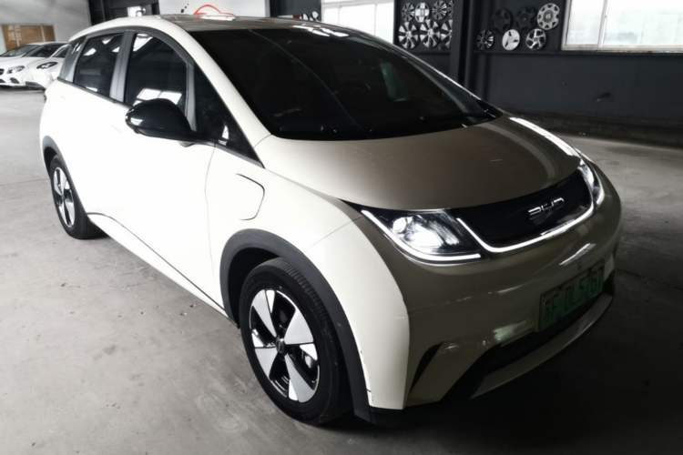 Used BYD Dolphin 2023 420 km Free Version Front Right 45 Deg