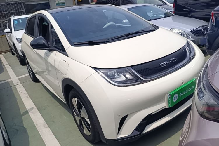 Used BYD Dolphin 2023 420 km Fashion Edition Front Right 45 Deg
