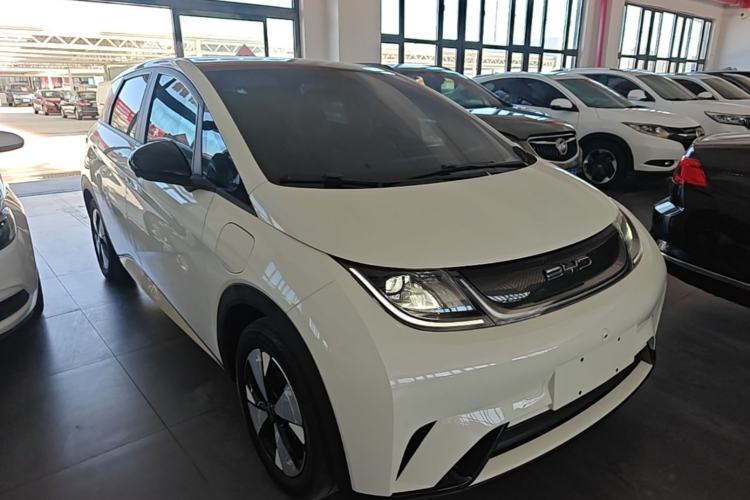 Used BYD Dolphin 2023 420 km Fashion Edition Front Right 45 Deg