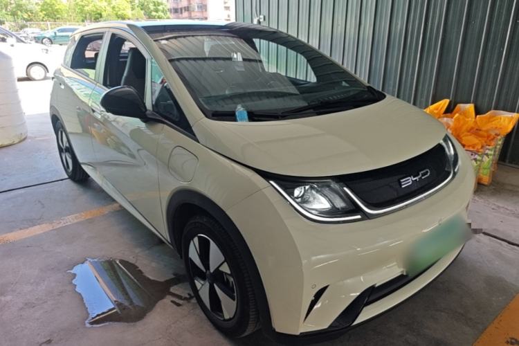 Used BYD Dolphin 2023 420 km Fashion Edition Front Right 45 Deg
