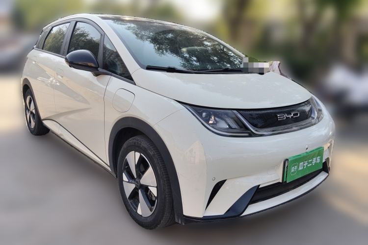 Used BYD Dolphin 2023 420 km Fashion Edition Front Right 45 Deg