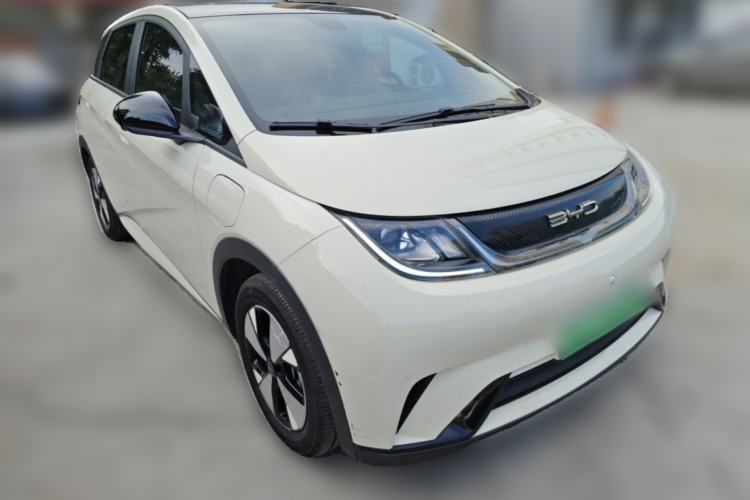 Used BYD Dolphin 2023 420 km Fashion Edition Front Right 45 Deg