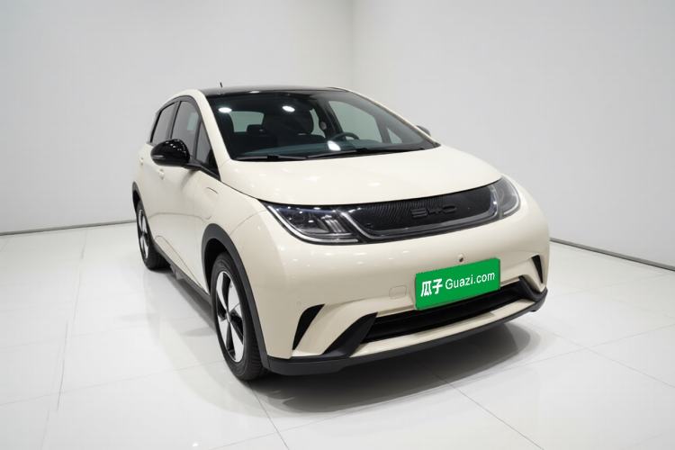 Used BYD Dolphin 2023 420 km Fashion Edition Front Right 45 Deg
