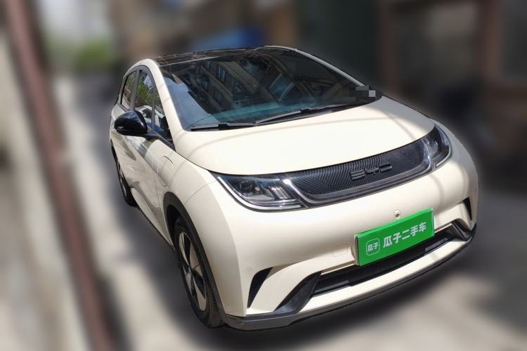 Used BYD Dolphin 2023 420 km Fashion Edition Front Right 45 Deg