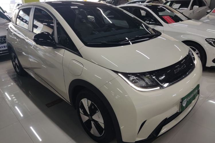 Used BYD Dolphin 2023 420 km Fashion Edition Front Right 45 Deg