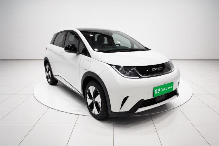 Used BYD Dolphin 2023 420 km Fashion Edition Front Right 45 Deg