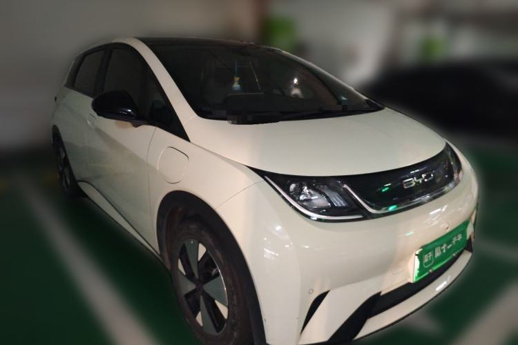 Used BYD Dolphin 2023 420 km Fashion Edition Front Right 45 Deg