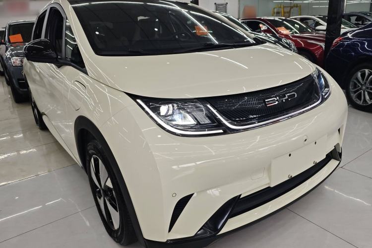 Used BYD Dolphin 2023 420 km Fashion Edition Front Right 45 Deg