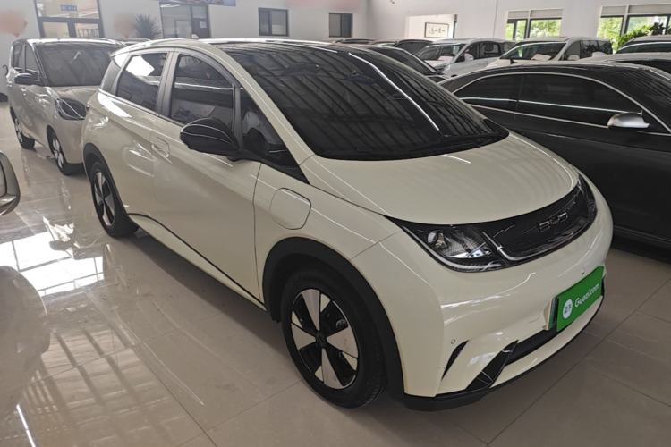 Used BYD Dolphin 2023 420 km Fashion Edition Front Right 45 Deg