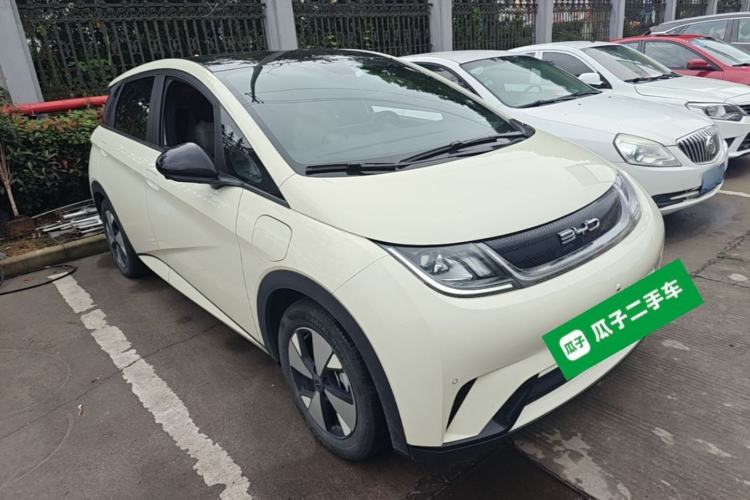 Used BYD Dolphin 2023 420 km Fashion Edition Front Right 45 Deg