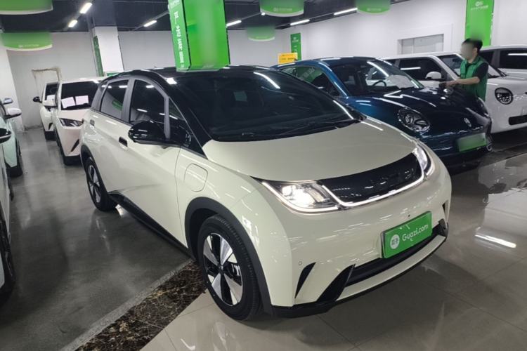 Used BYD Dolphin 2023 420 km Fashion Edition Front Right 45 Deg