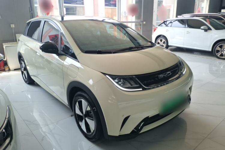 Used BYD Dolphin 2023 420 km Fashion Edition Front Right 45 Deg