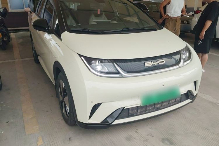 Used BYD Dolphin 2023 420 km Fashion Edition Front Right 45 Deg