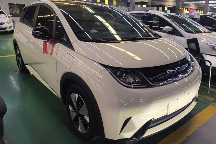 Used BYD Dolphin 2023 420 km Fashion Edition Front Right 45 Deg