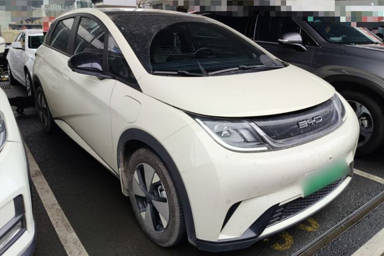 Used BYD Dolphin 2023 420 km Fashion Edition Front Right 45 Deg