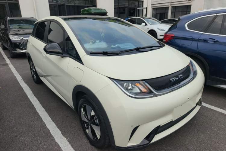 Used BYD Dolphin 2023 420 km Fashion Edition Front Right 45 Deg