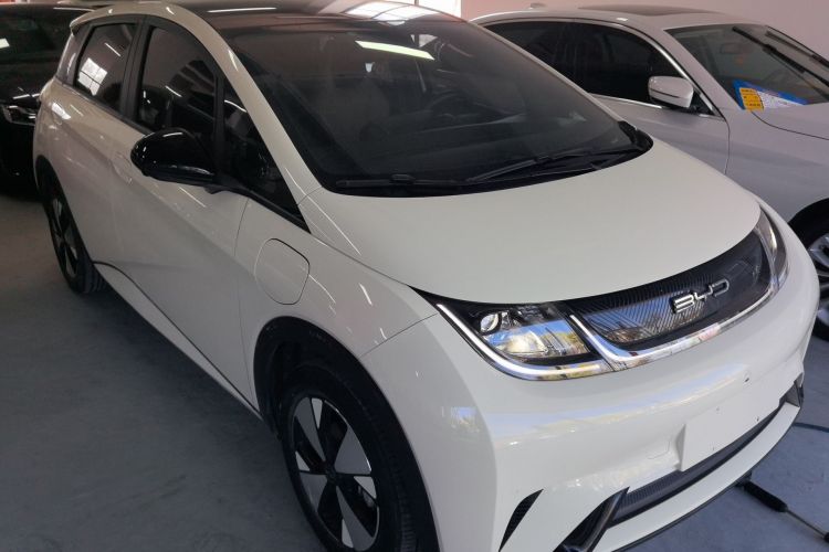 Used BYD Dolphin 2023 420 km Fashion Edition Front Right 45 Deg