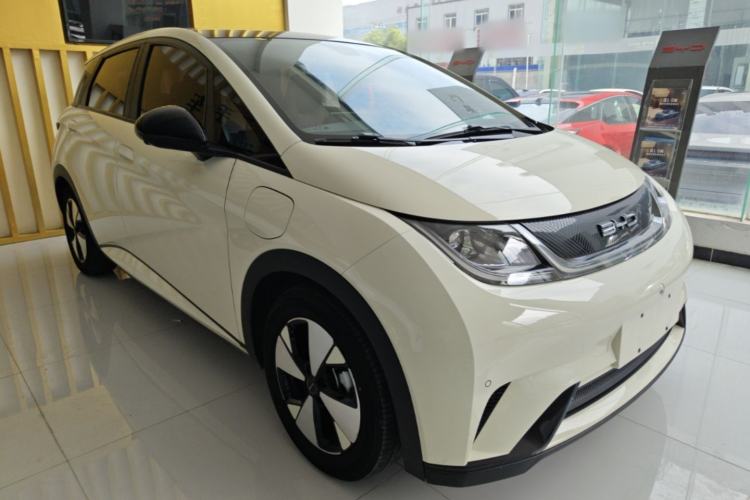 Used BYD Dolphin 2023 420 km Fashion Edition Front Right 45 Deg
