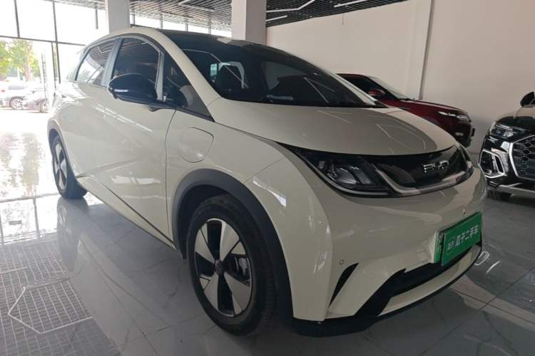 Used BYD Dolphin 2023 420 km Fashion Edition Front Right 45 Deg