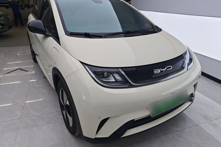 Used BYD Dolphin 2023 420 km Fashion Edition Front Right 45 Deg