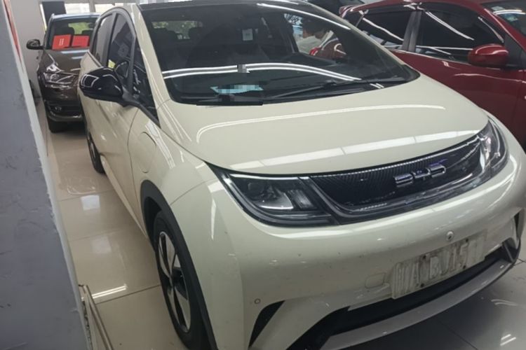 Used BYD Dolphin 2023 420 km Fashion Edition Front Right 45 Deg