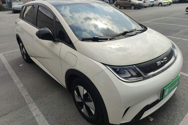 Used BYD Dolphin 2023 420 km Fashion Edition Front Right 45 Deg