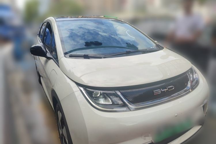 Used BYD Dolphin 2023 420 km Fashion Edition Front Right 45 Deg