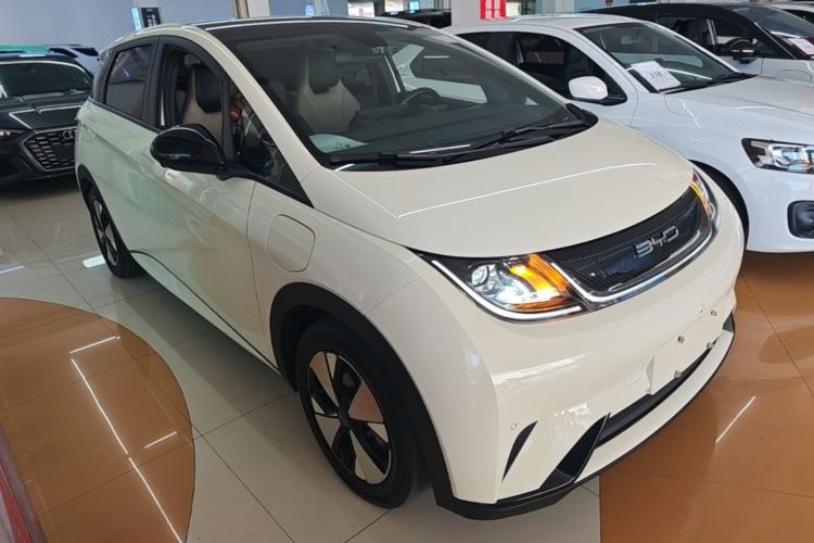 Used BYD Dolphin 2023 420 km Fashion Edition Front Right 45 Deg
