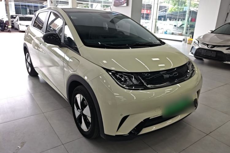 Used BYD Dolphin 2023 420 km Fashion Edition Front Right 45 Deg
