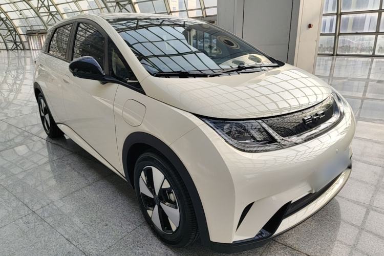 Used BYD Dolphin 2023 420 km Fashion Edition Front Right 45 Deg